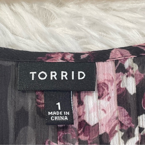 Torrid Blouse Top Womens 1X Black Floral 3/4 Sleeve Semi Sheer Pullover - Picture 4 of 9